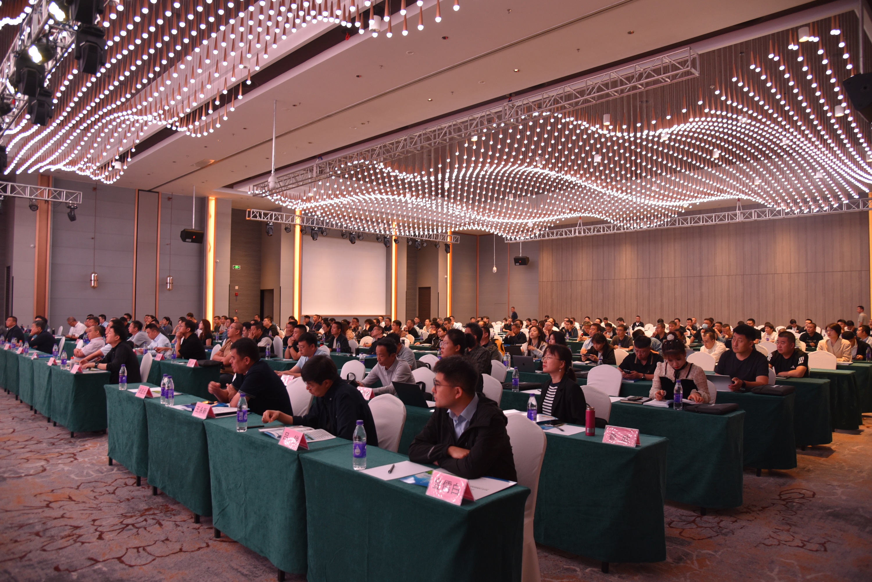 聚力同筑基 共促新發(fā)展|“2025年配焦煉鐵、配煤煉焦與煤焦檢測技術(shù)研討會”暨“第四屆優(yōu)化配煤與煤焦檢測培訓班”勝利召開